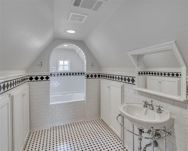 Master bath added in 2005