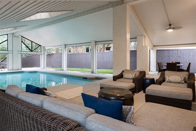 Captivating contemporary