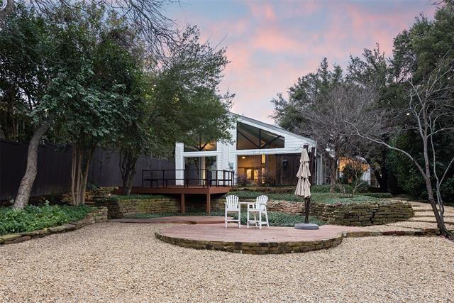 Captivating contemporary