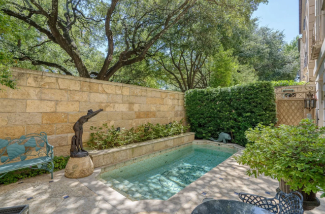 luxurious pool
