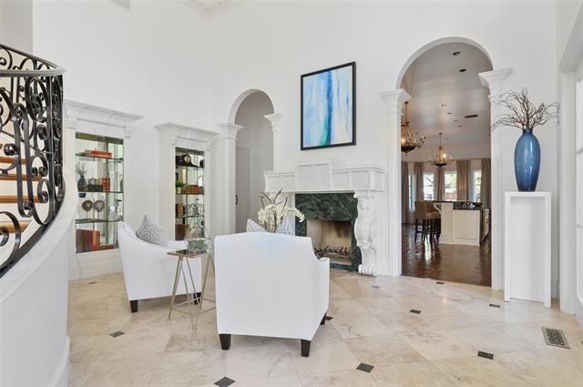 Colonial Revival mansion