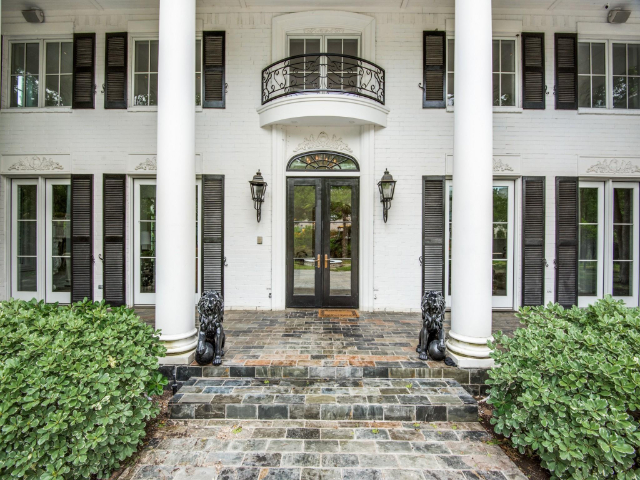 Colonial Revival mansion