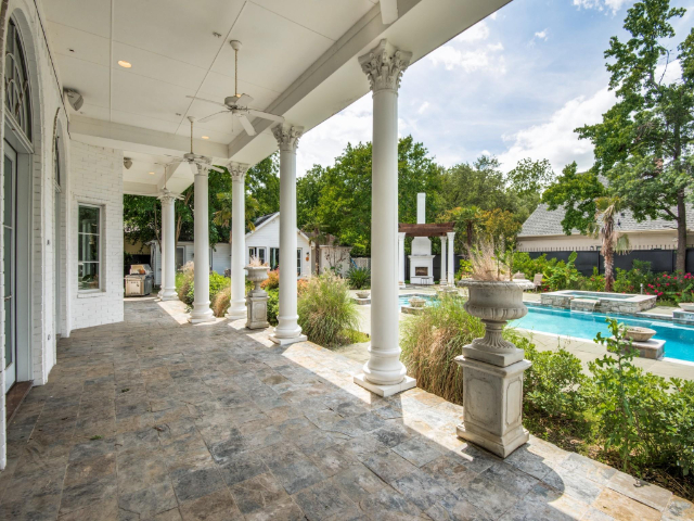 Colonial Revival mansion