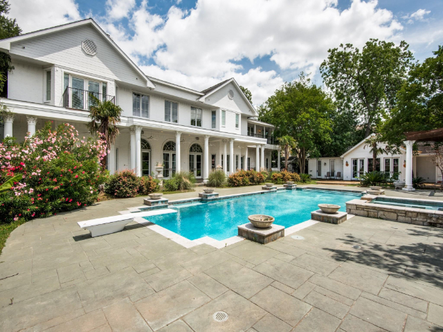 Colonial Revival mansion