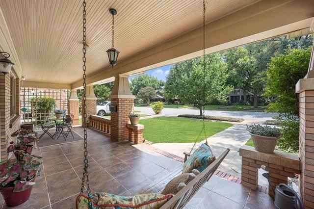 Preserved Mistletoe Heights Bungalow