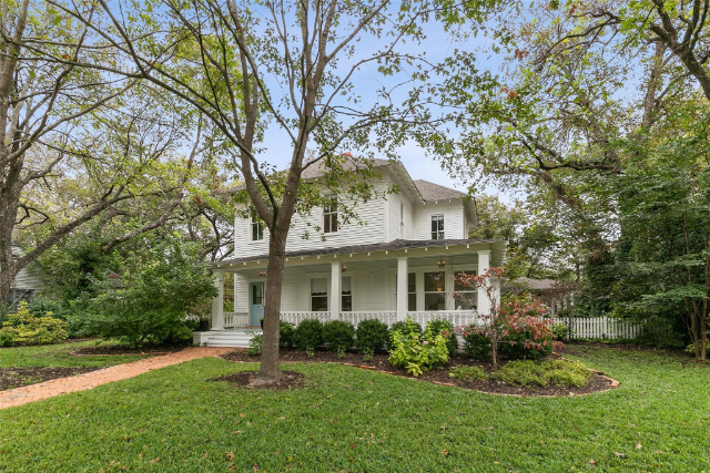 Waxahachie farmhouse