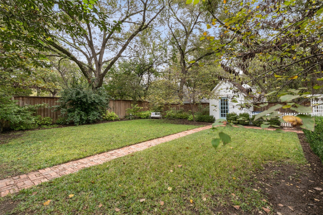 Waxahachie farmhouse