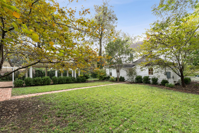 Waxahachie farmhouse