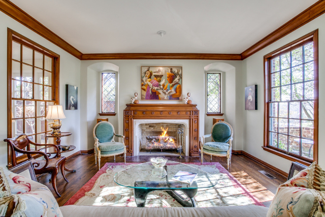 1817 W. Colorado Blvd, Jon D. Carsey
Stevens Park Tudor