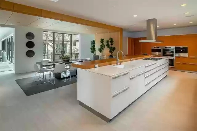 Bluffview contemporary estate