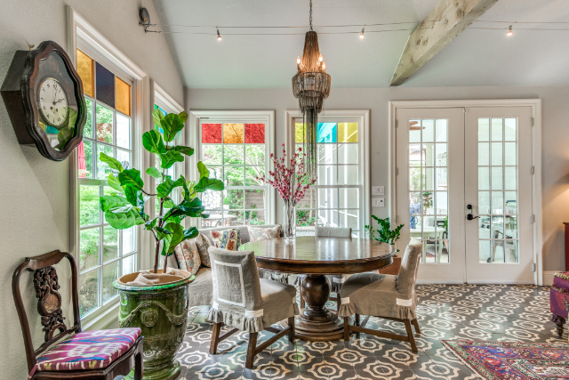 non-traditional Colonial