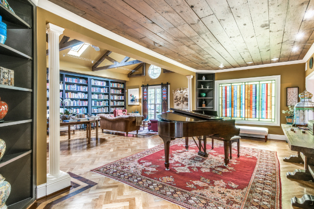 non-traditional Colonial