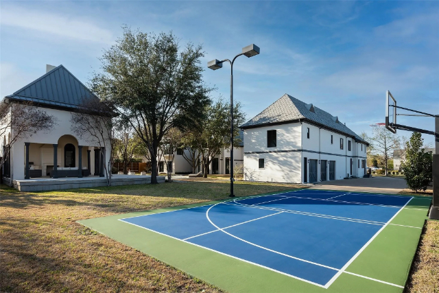 Preston Hollow estate