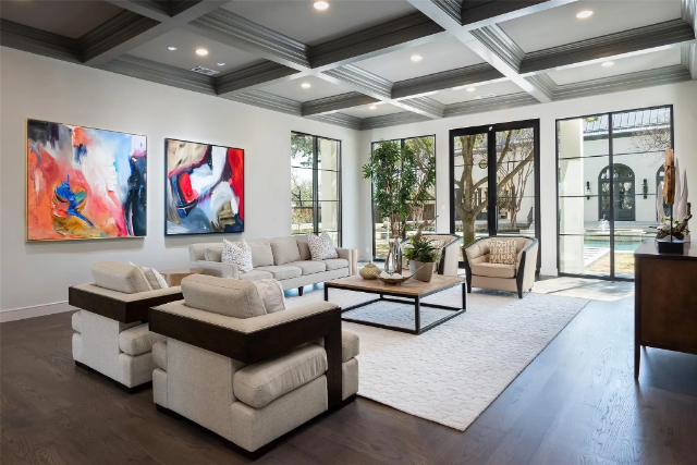 Preston Hollow estate