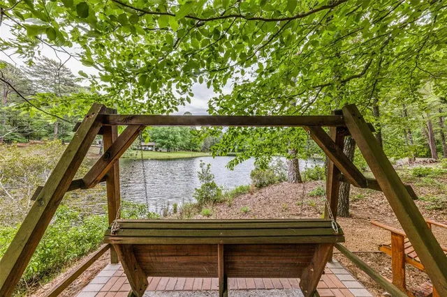 Explore this East Texas lake house.