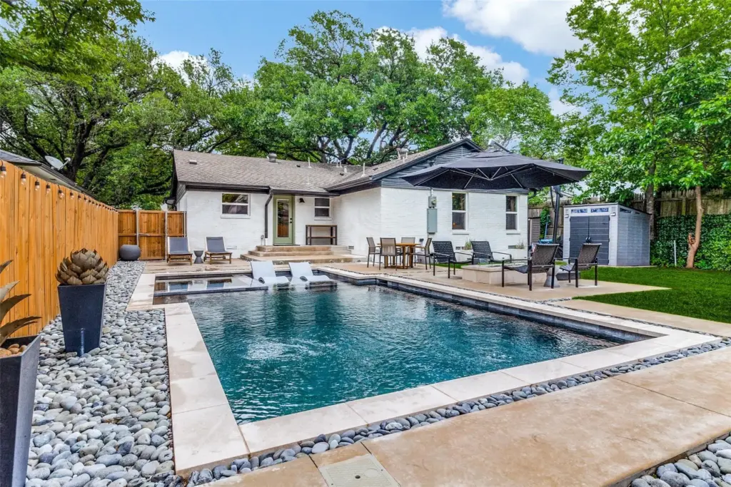 Explore this Lochwood beauty!