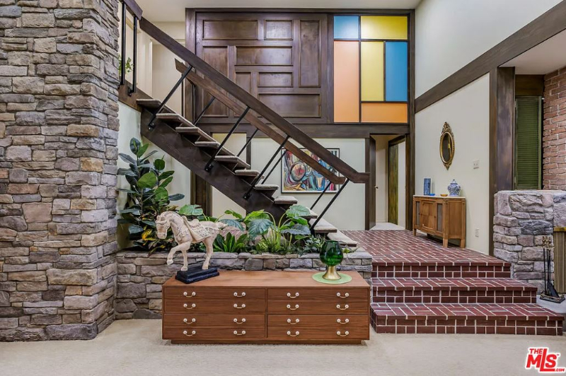 story, brady bunch, mid-century modern