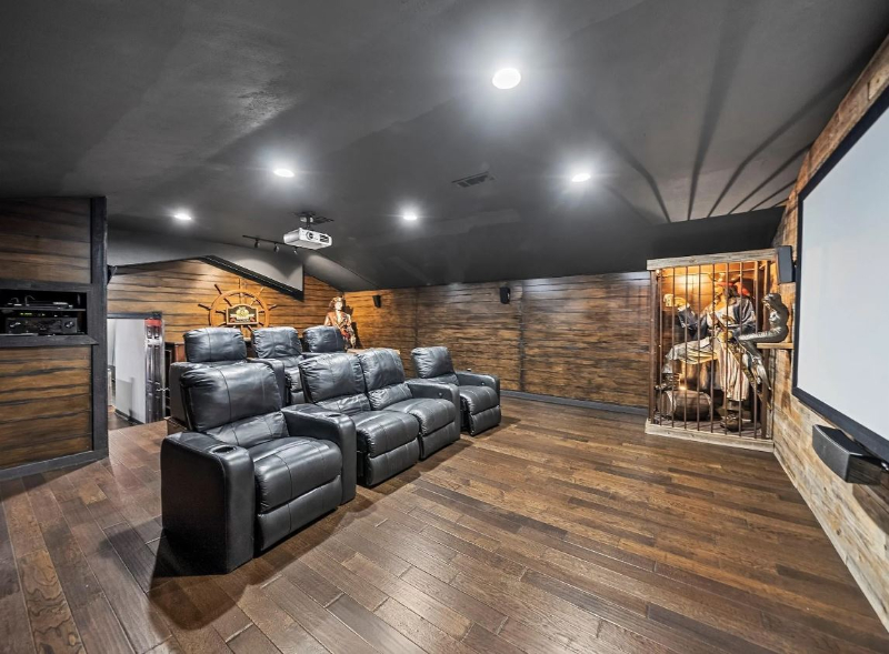 Pampering, Plano, Pirate