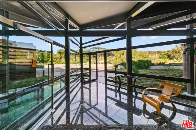 comfortable, Malibu, California