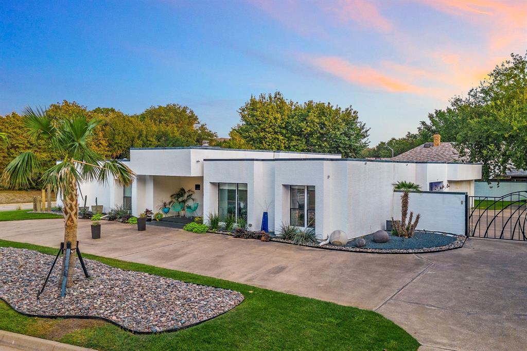 Quintessential Modern in Meadows West