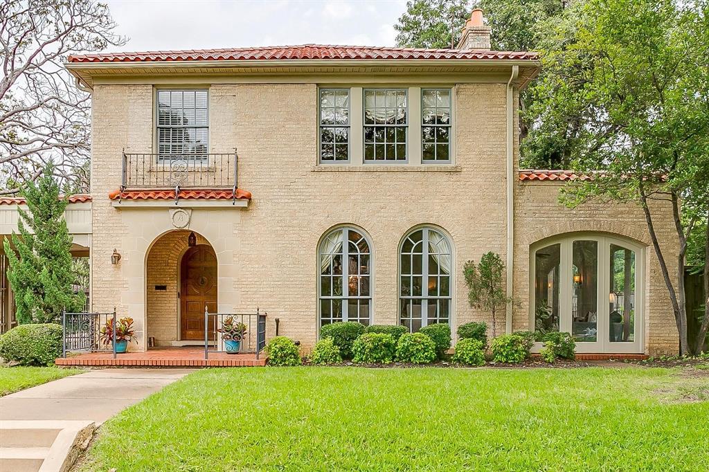 Exquisite Wiley J. Clarkson Villa