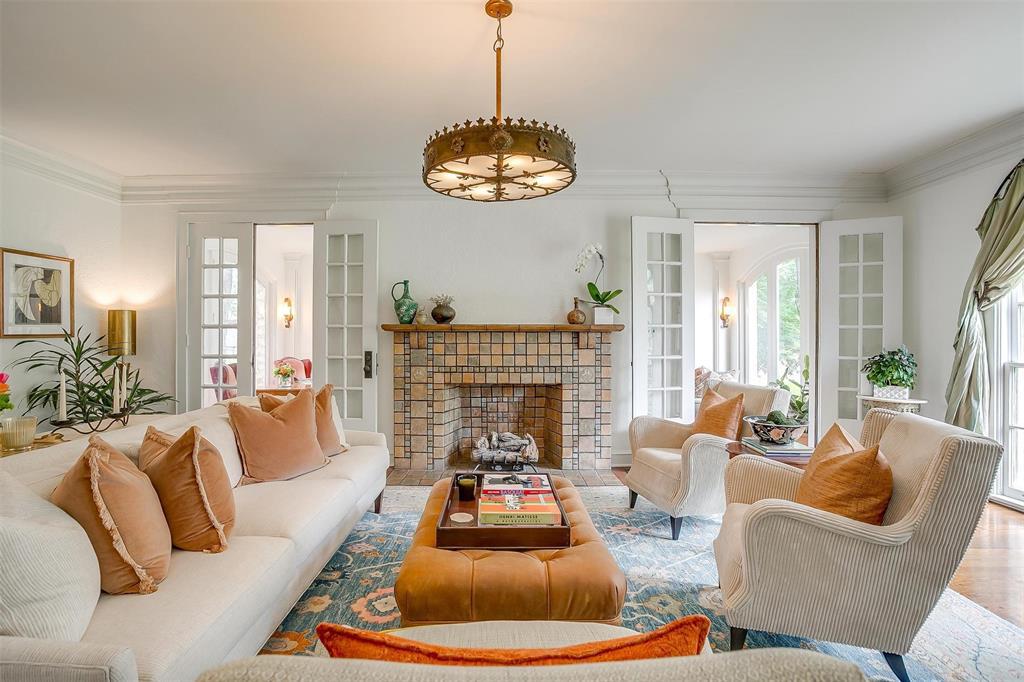 Exquisite Wiley J. Clarkson Villa