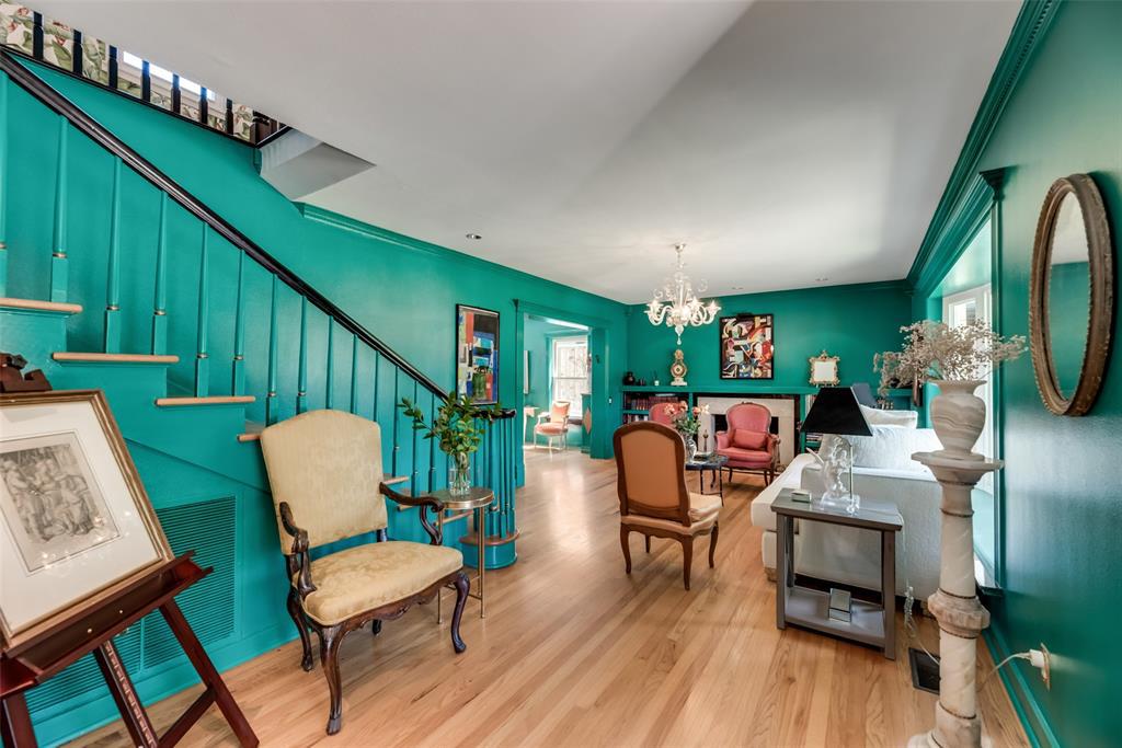 Hollywood Regency Bungalow