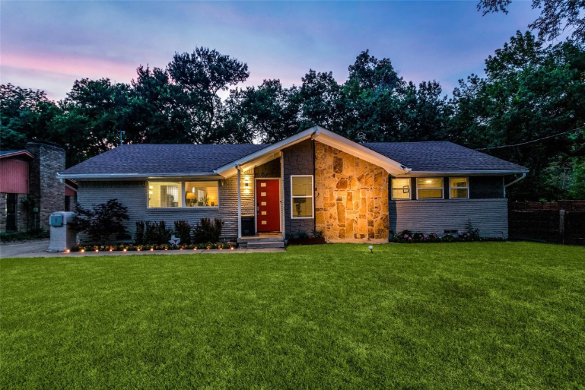 a home in Oak Cliff