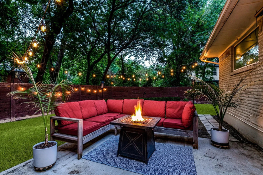 a home in Oak Cliff