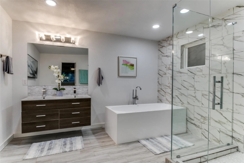 a home in Oak Cliff