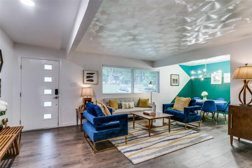 a home in Oak Cliff