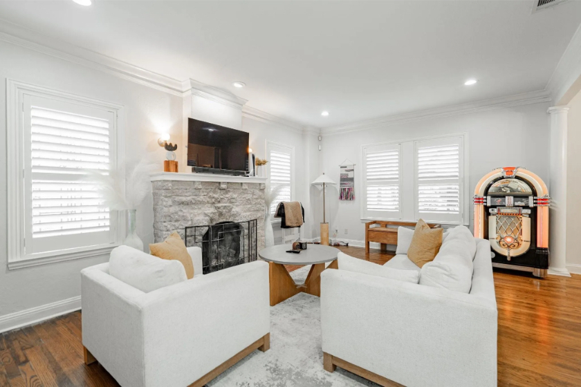 Hollywood Heights cottages