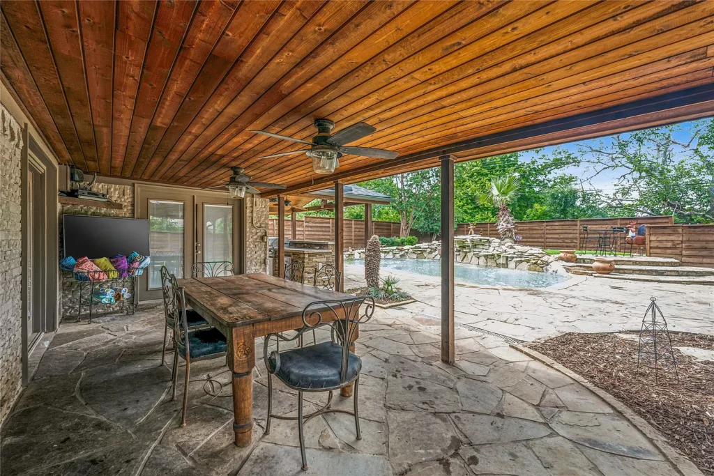 Key West-inspired backyard
