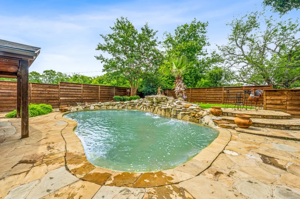 Key West-inspired backyard