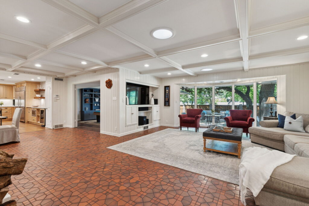 This lakewood home is absolutely stunning.