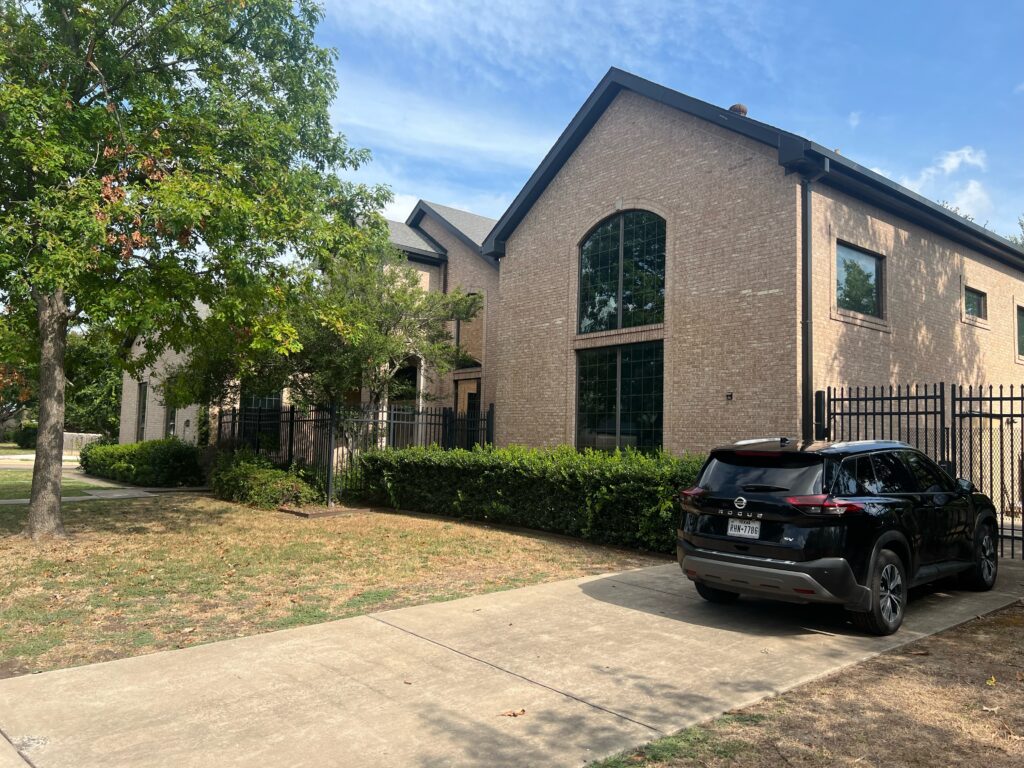 Explore a stranger Dallas home.
