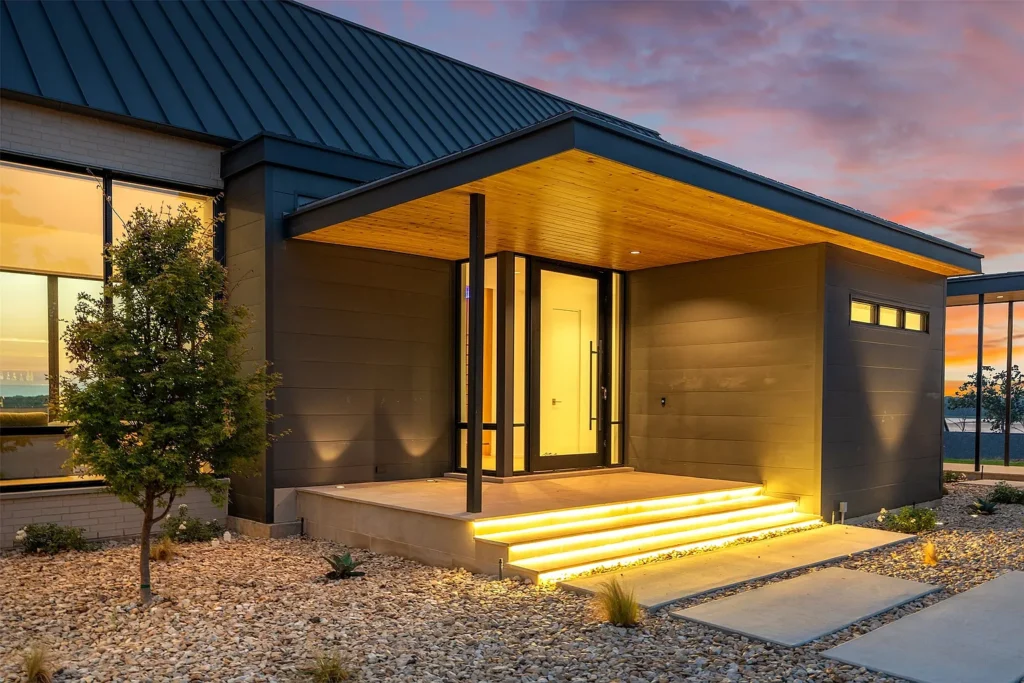 Explore this incredible Malakoff gem. 
