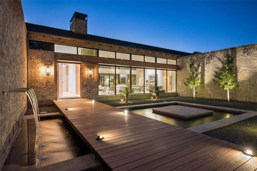 Bluffview modern compound