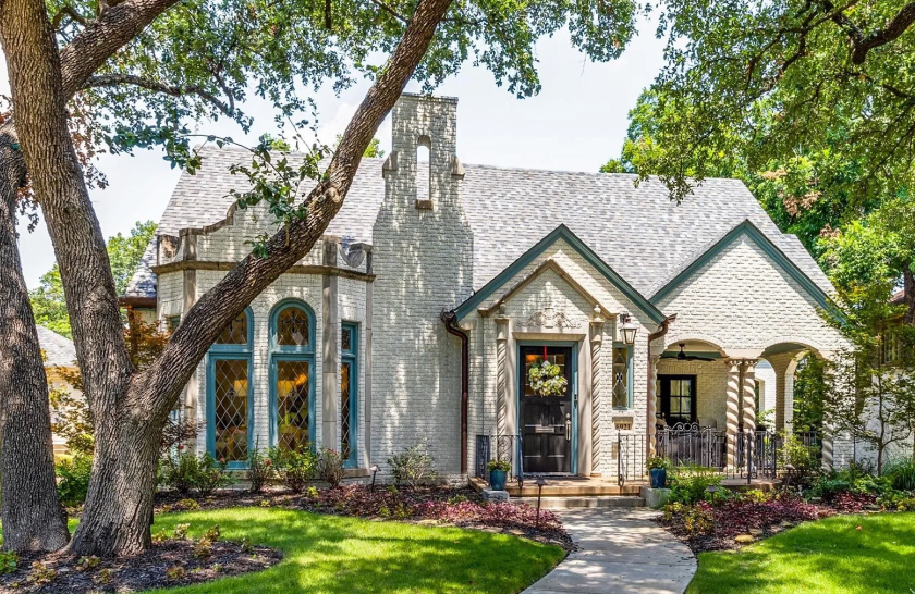 Dines & Kraft eclectic cottage