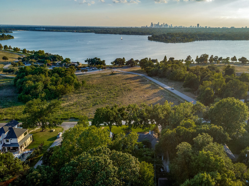 Peninsula Home on White Rock Lake