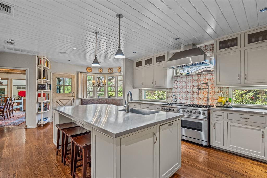 Quirky Beautiful Crestwood
