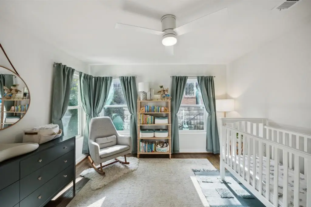 Check out this Hollywood Heights home. 