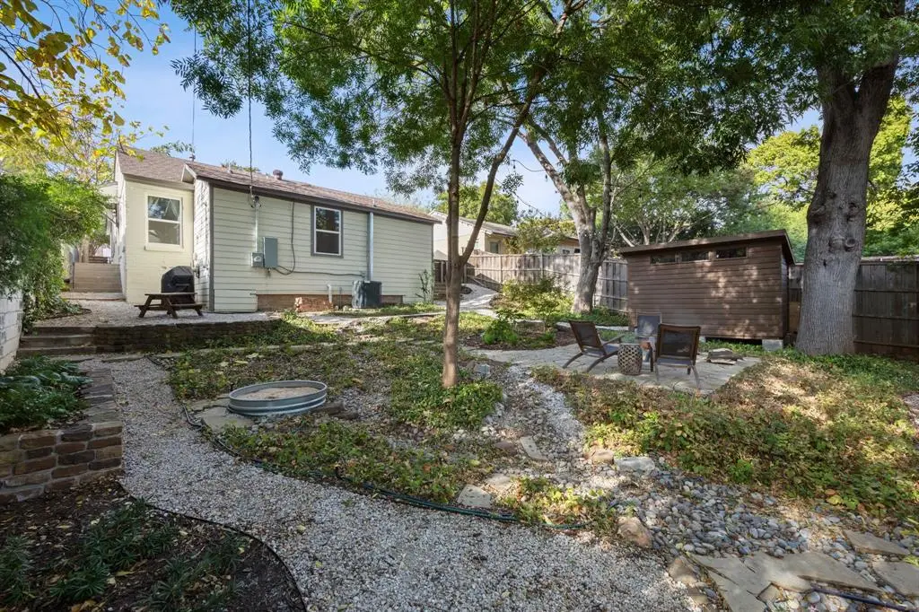 Check out this Hollywood Heights home. 