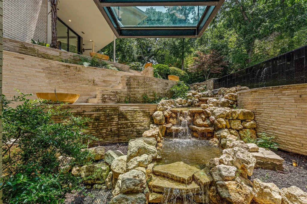 Experience the best of Jack Schutts midcentury architecture