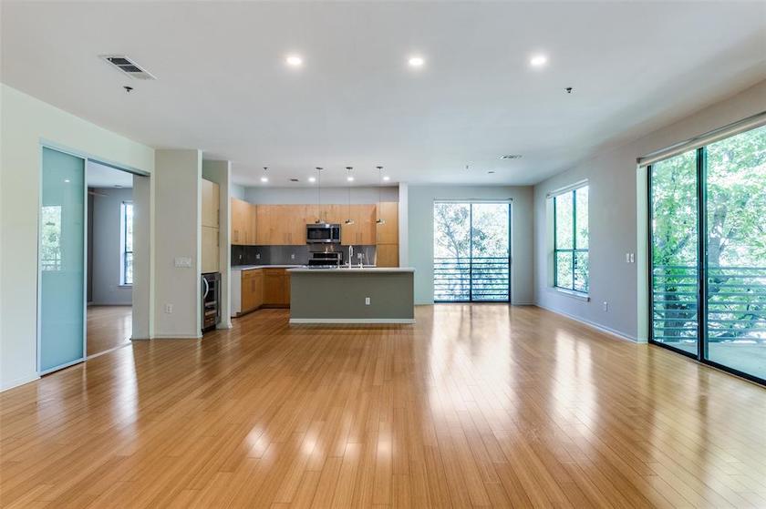 Oaklawn condo