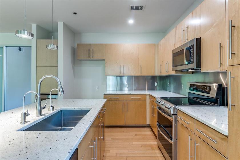 Oaklawn condo