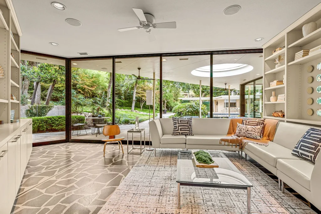 Experience the best of Jack Schutts midcentury architecture