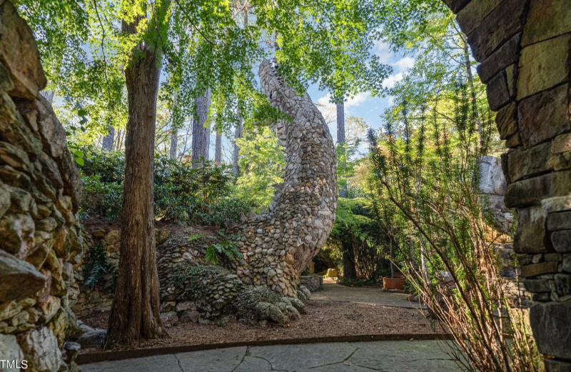 RAWR!, North Carolina, garden