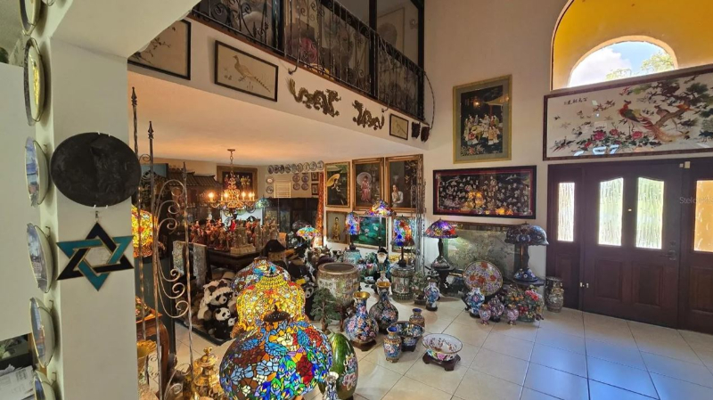 Uh-oh, Florida, hoarder