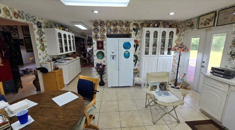 Uh-oh, Florida, hoarder